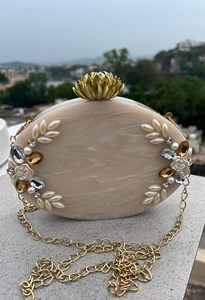 Bolso de mano de resina hecho a mano al por mayor con técnica de esmalte, diseño de búho y temática de ángel para minoristas de boutiques de ropa femenina - Product Image 4