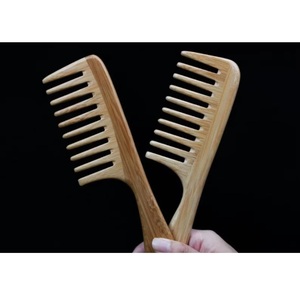 Peine para el Cabello Hecho a Mano con Madera de Neem, Forma Natural, Ecológico, Accesorio Decorativo de Curio Craft - Product Image 4