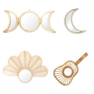 Accessoires muraux décoratifs Nature Feature : Miroir en rotin de bambou avec motifs Lune, Guitare, Fleur pour la décoration du salon - Product Image 1