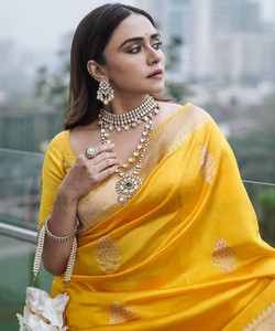 Sari de Seda Amarillo, Traje Tradicional Indio para Bodas, con Borde Zari y Bordado para Mujer - Product Image 3