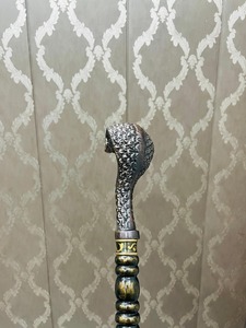 Bastón con Cabeza de Cobra Tallada a Mano en Latón y Madera de Haya |   Bastón de Serpiente de Arte Popular Original - Product Image 6