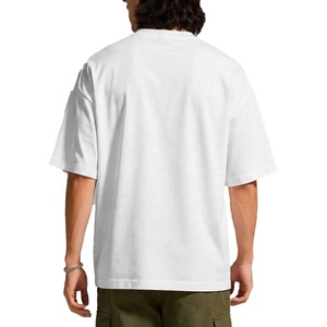 T-shirt personnalisé en gros avec motif graphique blanc pour homme, décontracté, imprimé, à manches courtes, en coton lavé - Product Image 3