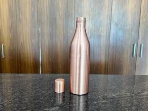 Bouteilles en cuivre simples, idéales pour les bureaux, les voyages, les écoles, bouteille d'eau en cuivre pur durable et pour usage quotidien, vente en gros depuis l'Inde - Product Image 4