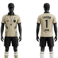 Maillot d'arbitre de football en polyester interlock 180 GSM, vert olive, panneaux latéraux noirs, logo personnalisé sublimé