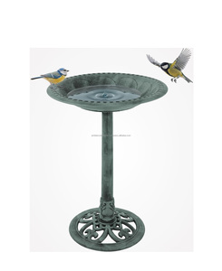 Élégante fontaine à oiseaux en métal pour patio, idéale pour la décoration de jardin extérieur, offrant une source d'eau aux oiseaux avec un matériau durable, antirouille et robuste. - Product Image 1