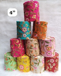 Boîte à bracelets brodée exquise pour femmes, boîte de rangement pour bracelets, cadeau de retour de mariage, boîte de rangement pour bijoux pour femmes - Product Image 1