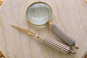 Loupe ronde écologique à main avec poignée en os crème antique sculptée à la main et rayures noires FAIZA CRAFT FC-9654 - Product Image 3