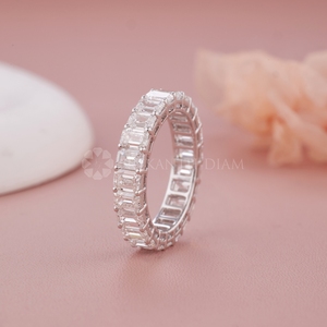 Bague en diamant de synthèse au design tendance, alliance éternité classique en or blanc, taille radiant, pour femme, provenant d'un fournisseur indien - Product Image 3