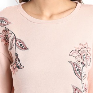 เสื้อสเวตเชิ้ตผู้หญิงสีชมพูอ่อน ลายดอกไม้ปักลายเพสลีย์ ปักลายดอกไม้ คอกลม ไหล่ตก เสื้อพูลโอเวอร์ผ้าฝ้าย OE - Product Image 6