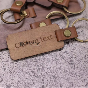 Llavero de madera con logotipo personalizado de Tradebyd, regalo hecho a mano para clientes y personal - Product Image 5