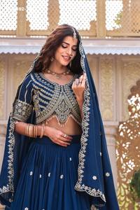 Tenue de mariage, dernière collection de designer, Lehenga-Choli et Dupatta en Vichitra lourd avec broderie de sequins, exportateur de mode féminine - Product Image 2