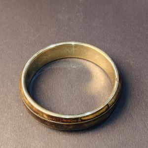 Bracelet en os de style antique à patine foncée avec incrustation en laiton tressé – Bracelet artisanal tribal rustique – Finition vintage - Product Image 6