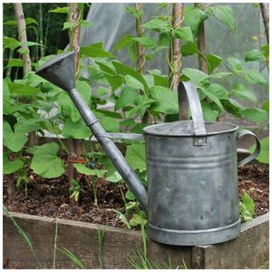Regadera ergonómica de metal para un fácil manejo en tareas de jardinería con boquilla larga y control suave del agua - Product Image 5
