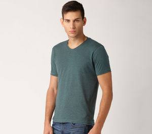 เสื้อยืดเปล่าแบบเรียบ 100% ผ้าฝ้าย แฟชั่นคอวี สำหรับผู้ชาย ระบายอากาศ แห้งเร็ว ราคาขายส่ง พร้อมรับผลิตแบบ OEM - Product Image 5