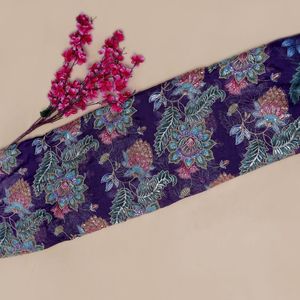 Tissu en Organza Exquis Brodé de Fleurs Magenta Violettes de 60 Pouces avec Accent de Paillettes Scintillantes pour Kaftan et Sari Élégants - Product Image 3