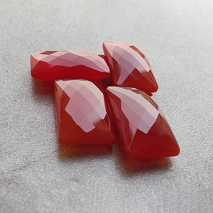 พลอยออนิกซ์สีแดงธรรมชาติทรงบริโอเลตต์ รูปทรงสี่เหลี่ยมผืนผ้า ขนาดเท่ากัน สำหรับทำเครื่องประดับ - Product Image 1