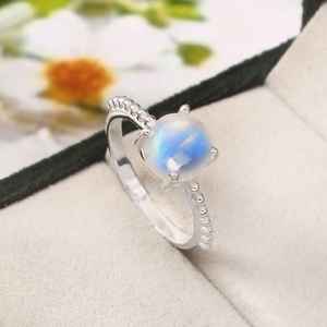Anillo llamativo de piedra lunar arcoíris, plata de ley 925, hecho a mano, anillo de piedra preciosa natural, joyería de diseño, regalo para mujer - Product Image 1