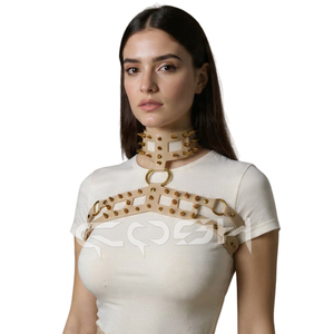 Harnais de poitrine en similicuir beige à pointes avec collier ras du cou - Product Image 2