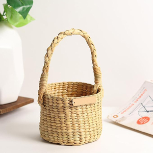 Panier suspendu en rotin au design le plus récent pour le rangement des fruits, idéal pour le marché, les pique-niques, le linge et la décoration intérieure. - Product Image 1