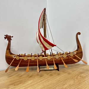 Modelo de Barco Vikingo Drakkar Hecho a Mano - Réplica Clásica de Barco Escandinavo para Decoración del Hogar u Oficina - Product Image 2