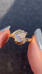 Precioso anillo moderno con diamante cultivado en laboratorio de 2.51 quilates, corte pera, para mujer, banda ondulada de oro sólido de 14k, regalo de lujo para pareja. - Product Image 6