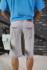 Shorts Bermuda en jean blanc pour homme, taille haute, déchirés, style punk, avec braguette boutonnée et cloutés - Product Image 6