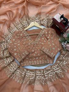 Sari Tibby en soie extensible et réversible, longueur cheville, avec broderies complexes et travail de sequins, idéal pour les fêtes, mariages et Diwali - Product Image 6