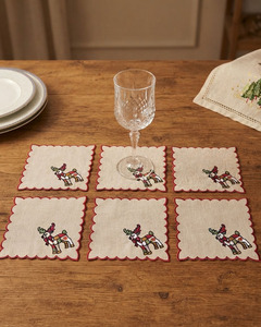 Serviettes de cocktail de Noël personnalisées brodées rennes, bordure rouge, sous-verres en lin naturel réutilisables pour événements domestiques et bars - Vente en gros - Product Image 3