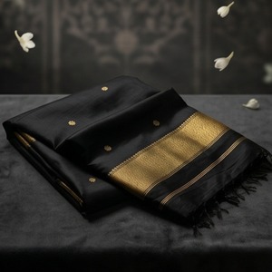 Sari de Algodón y Seda Satinada Negra con Motivos Florales - Product Image 4
