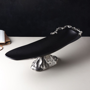 Luxury <b>Black</b> Metal Platter With Textured Gold Nugget Accent Rim, Elegant Shallow Serving Tray For Modern Home Decoration - Product Image 4