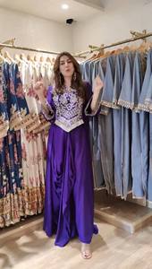 Ensemble de travail TOP France Cerap en soie brodée avec pantalon Dhoti - Product Image 2