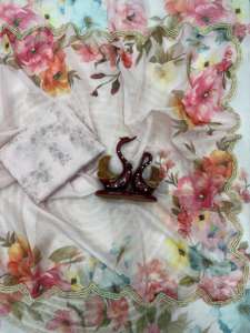 ผ้าไหมแท้ลายแทบบี้ ดีไซน์หรูหรา พร้อมเสื้อคลุมสุดเก๋ ทันสมัย สวยงาม  ชุดส่าหรีอินเดียแบบเรียบร้อย เหมาะสำหรับงานปาร์ตี้และสวมใส่ลำลองสำหรับผู้หญิง - Product Image 3