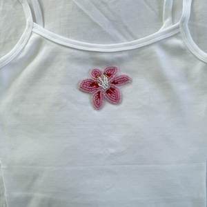Top Corto Bordado con Detalles Premium, Cuentas Modernas Decorativas, Hecho a Mano y Personalizable - Product Image 1