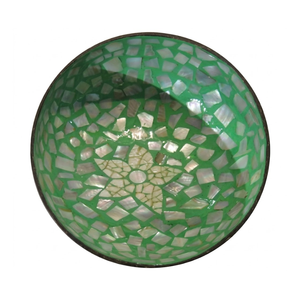 Bol en coquille de noix de coco avec gravure inspirée des vagues, matériau éco-responsable, surface lisse et polie pour la cuisine - Product Image 2