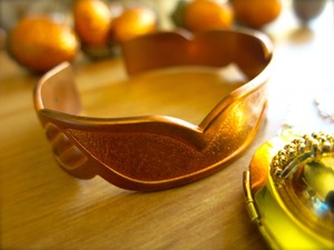 Pulseras de Cobre Modernas de Diseño con Patrones Elegantes, Diseño Tallado y Lujo para Coleccionistas de Arte - Product Image 2