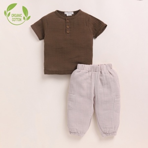 Camiseta Henley de manga corta de muselina orgánica de calidad superior con conjunto de pantalón de salón-Cocoa Whisper + Avena - Product Image 1