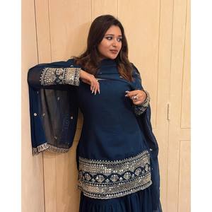 Tenue de soirée XL Tenue de travail à sequins et broderie zari Robe de mariée élégante - Product Image 4