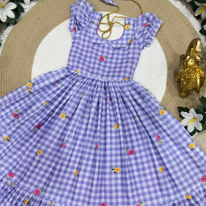 Robe à carreaux en Chanderi de qualité supérieure pour enfants avec doublure en coton - Product Image 1