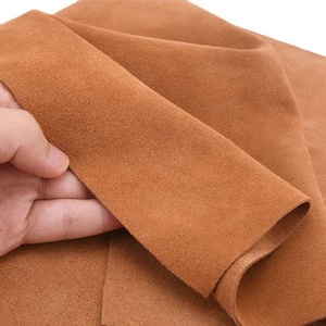 Sacs à main et chaussures en cuir de vachette écologique à motif fini, fabriqués dans la zone cuir ISONZ, pour ameublement et bagagerie - Product Image 1