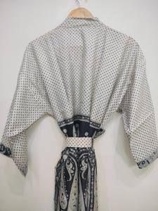 Kimono de Seda Hecho a Mano, Chaqueta India, Bata Larga, Traje de Festival, Ropa de Dormir, Bata de Boda, Ropa de Estar - Product Image 6