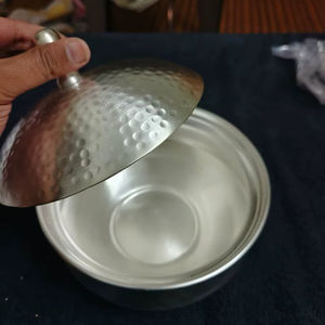 Cuenco Grande de Acero Inoxidable con Diseño Martillado para Servir Masa, Cuenco Artesanal de Metal Pulido para Comedor - Product Image 1