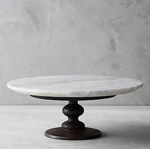 Support à gâteau tendance en marbre blanc de luxe avec piétement en métal doré, présentoir moderne pour desserts, idéal pour les mariages, les fêtes et la décoration de table de pâtisserie. - Product Image 3