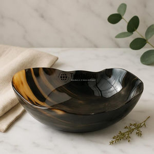 Bol rond en corne de style ange fait à la main, élégant et décoratif pour la maison par Tradebyd - Product Image 1