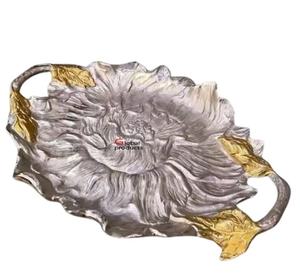 Plateau de service en aluminium en métal fini argenté au design tendance pour restaurant et bar d'hôtel - Product Image 1