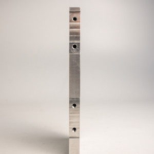Componente de Base de Montaje de Aluminio con Orificio Cebado Empotrado de Precisión Personalizado AMT VINA ODM - Product Image 4