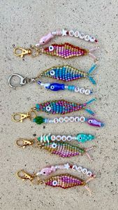 Magnifique porte-clés brodé personnalisé avec des motifs de fils complexes et des perles décoratives pour des collections de cadeaux faits à la main - Product Image 3
