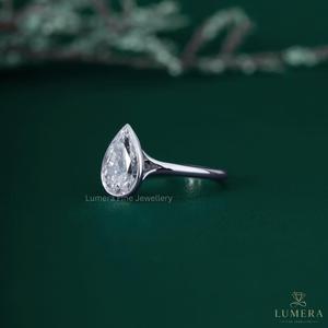 Anillo de Diamante Solitario de Lujo con Corte Pera, Oro Blanco de 14K/18K, Engaste de Bisel, Diamante Cultivado en Laboratorio, Anillo de Compromiso Minimalista, Anillo de Boda - Product Image 5