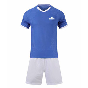 Uniforme de fútbol para un estilo de vida activo diseñado para apoyar el espíritu de equipo y las rutinas deportivas diarias. - Product Image 1