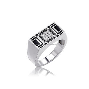 Anillo de Sello para Hombre de Plata 925 Premium con Diamante Cultivado en Laboratorio, Centro Cuadrado Decorativo y Patrón de Contraste Negro para Venta al por Mayor - Product Image 1