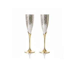 Ensemble de flûtes à champagne plaquées argent de qualité supérieure, verres à vin gravés avec tige en laiton, disponibles au prix de gros - Product Image 1
